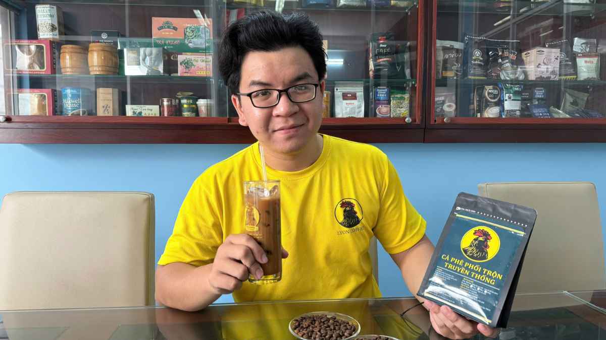 Ly cà phê phối trộn truyền thống đậm vừa, hậu vị cân bằng.