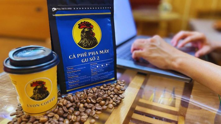 Nhân viên văn phòng uống cà phê Gu số 2, vị dịu, đắng vừa, caffein vừa đủ.