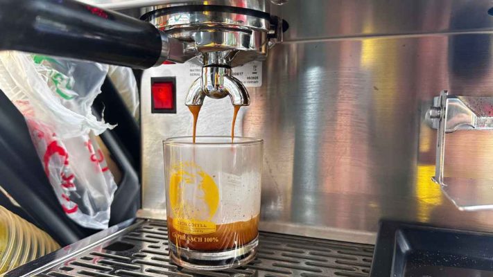 Ly espresso từ Gu số 2, vị dịu, đắng vừa, hậu ngọt nhẹ.
