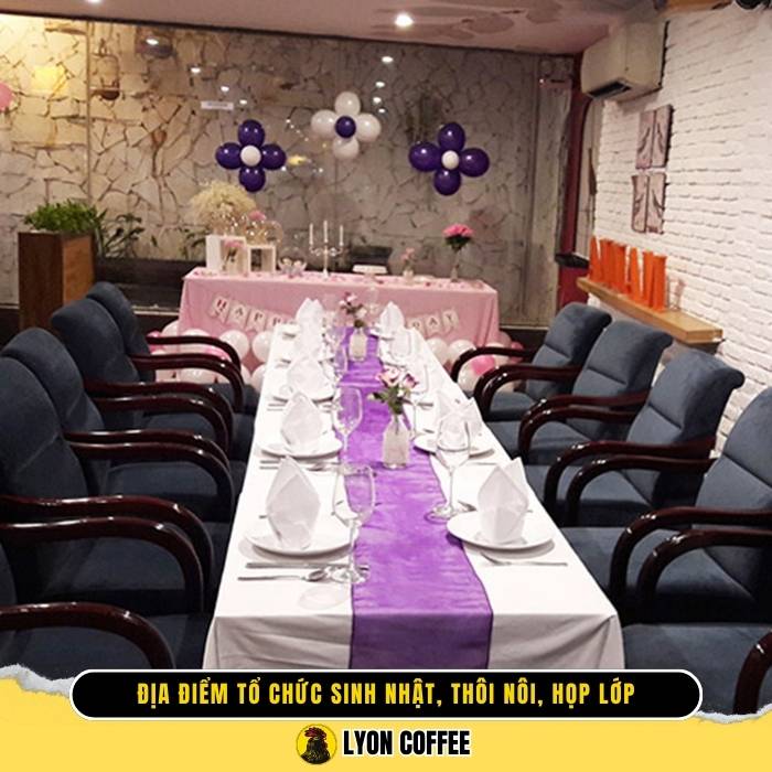 Không gian của quán Ân Nam Restaurant & Cafe