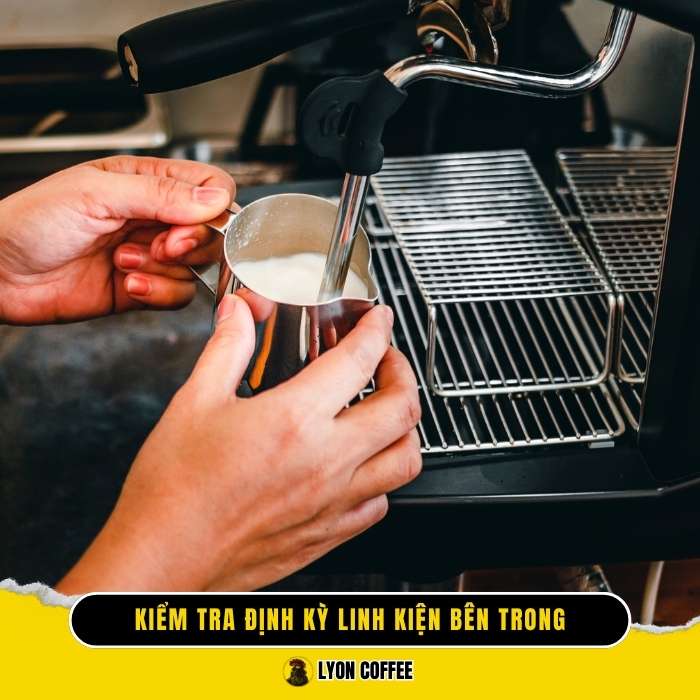 Cách giữ độ bền cho máy móc thiết bị khi kinh doanh cafe pha máy