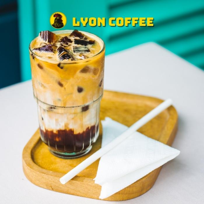 cách pha ly cafe nâu lắc ngon tại nhà