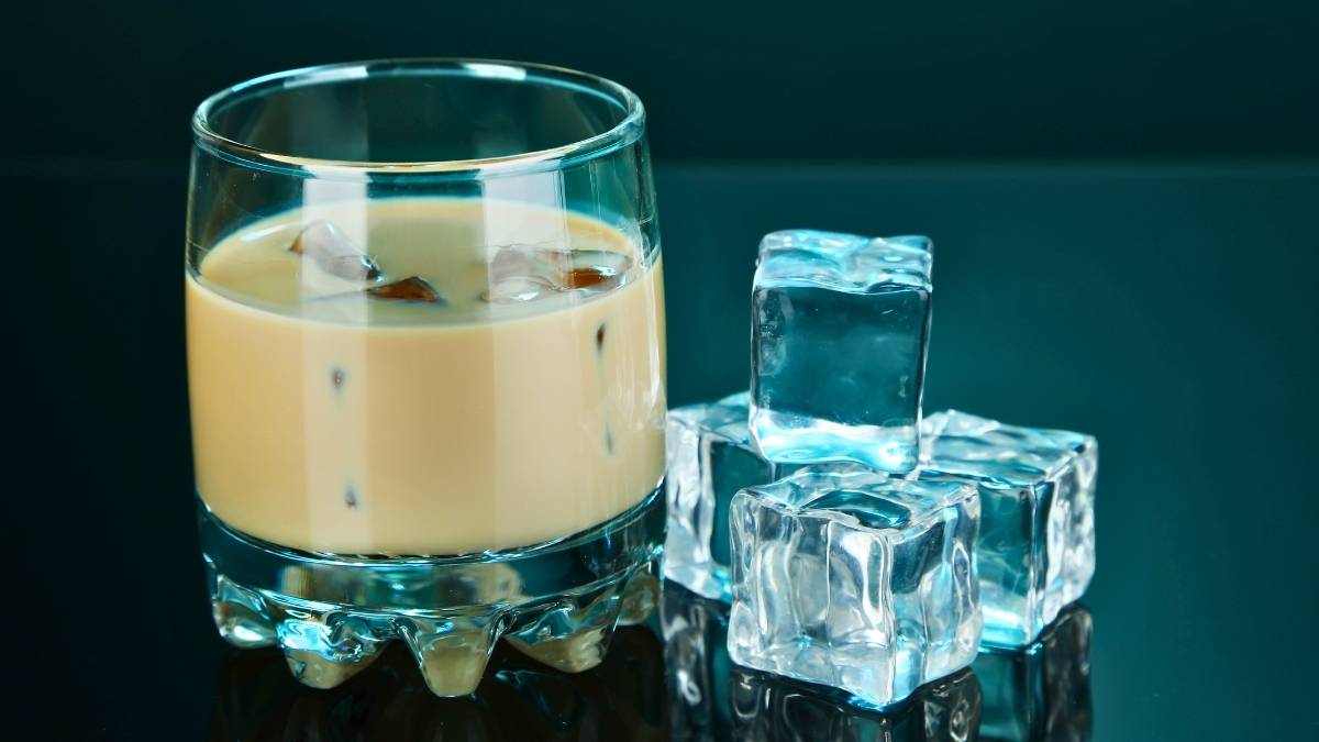 Cách pha cafe sữa với rượu Baileys thơm ngon độc đáo