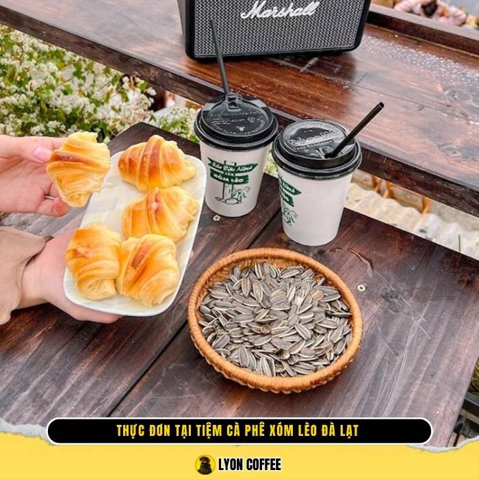 thả hồn với những chiếc bánh sừng bò thơm ngon mùi bơ. 