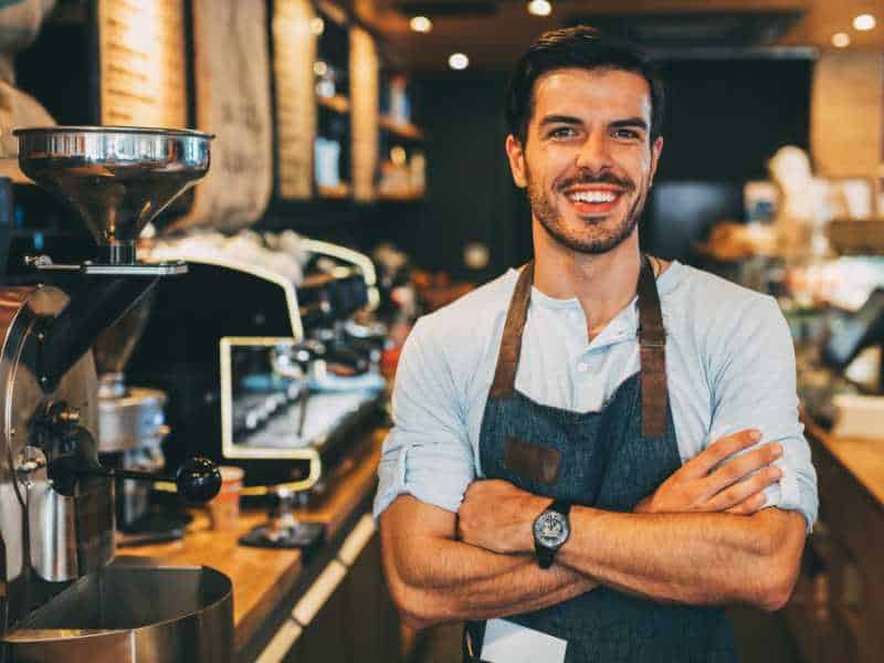 Chi phí mua trang thiết bị quầy bar, bàn ghế, máy móc và vật dụng cho quán cà phê.