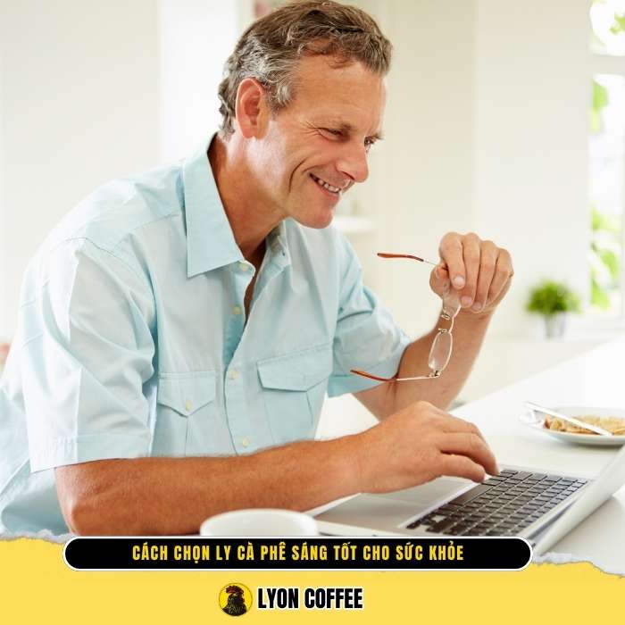 Cách lựa chọn cà phê và phương pháp pha chế dành cho người trung niên
