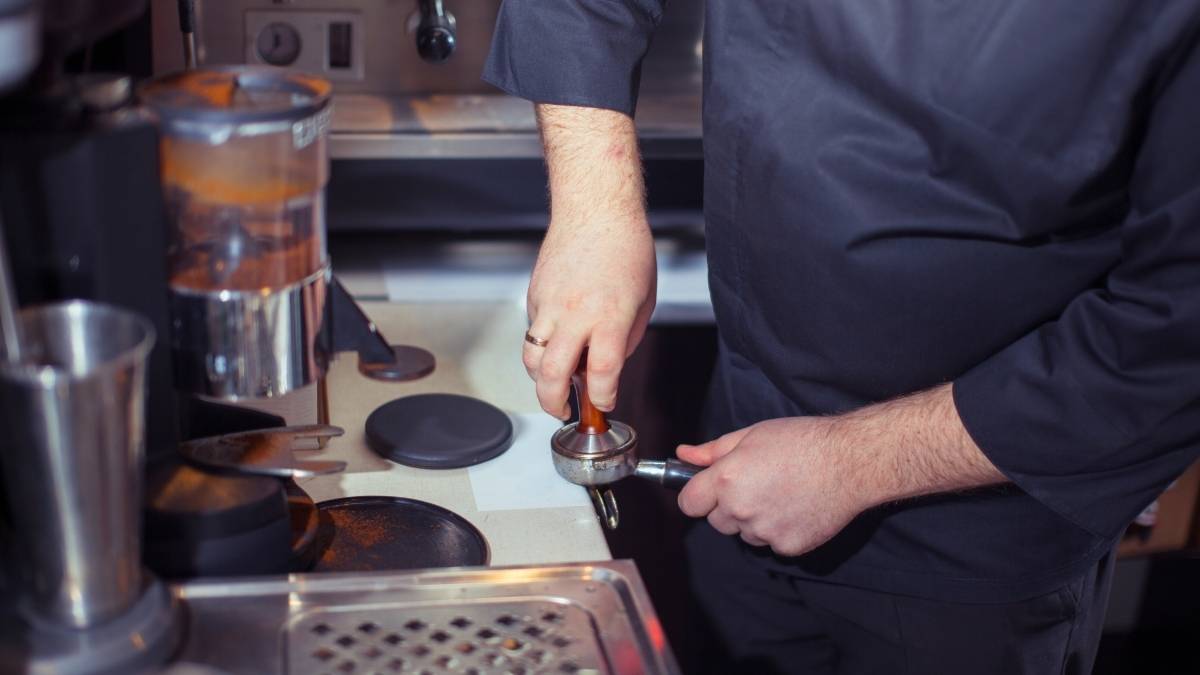 Máy pha cà phê và máy xay cà phê tại Hóc Môn