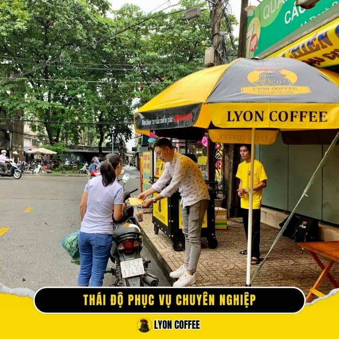 Giao tiếp thái độ phục vụ chuyên nghiệp